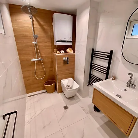 Modern With Garden In Evksinograd, By Flat Manаger Várna