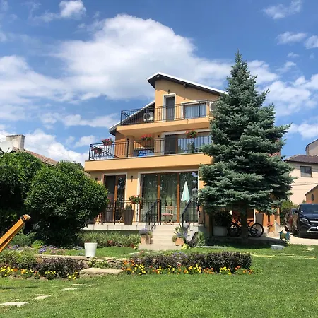 Modern With Garden In Evksinograd, By Flat Manаger *